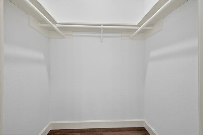 Building Photo - 9707 Richmond Ave