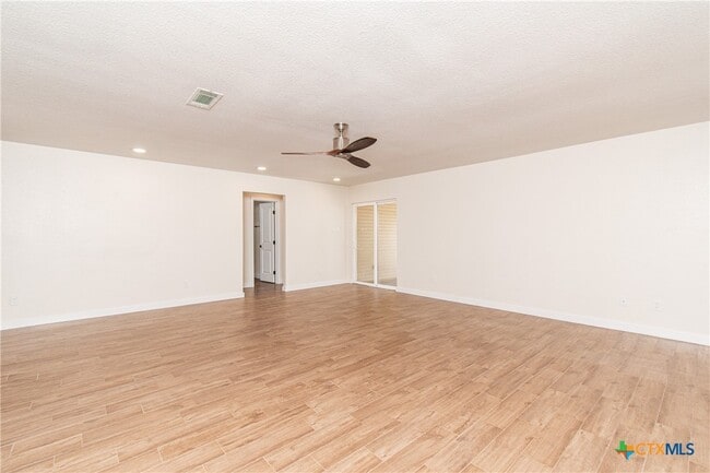 Building Photo - 304 Timber Ridge Dr