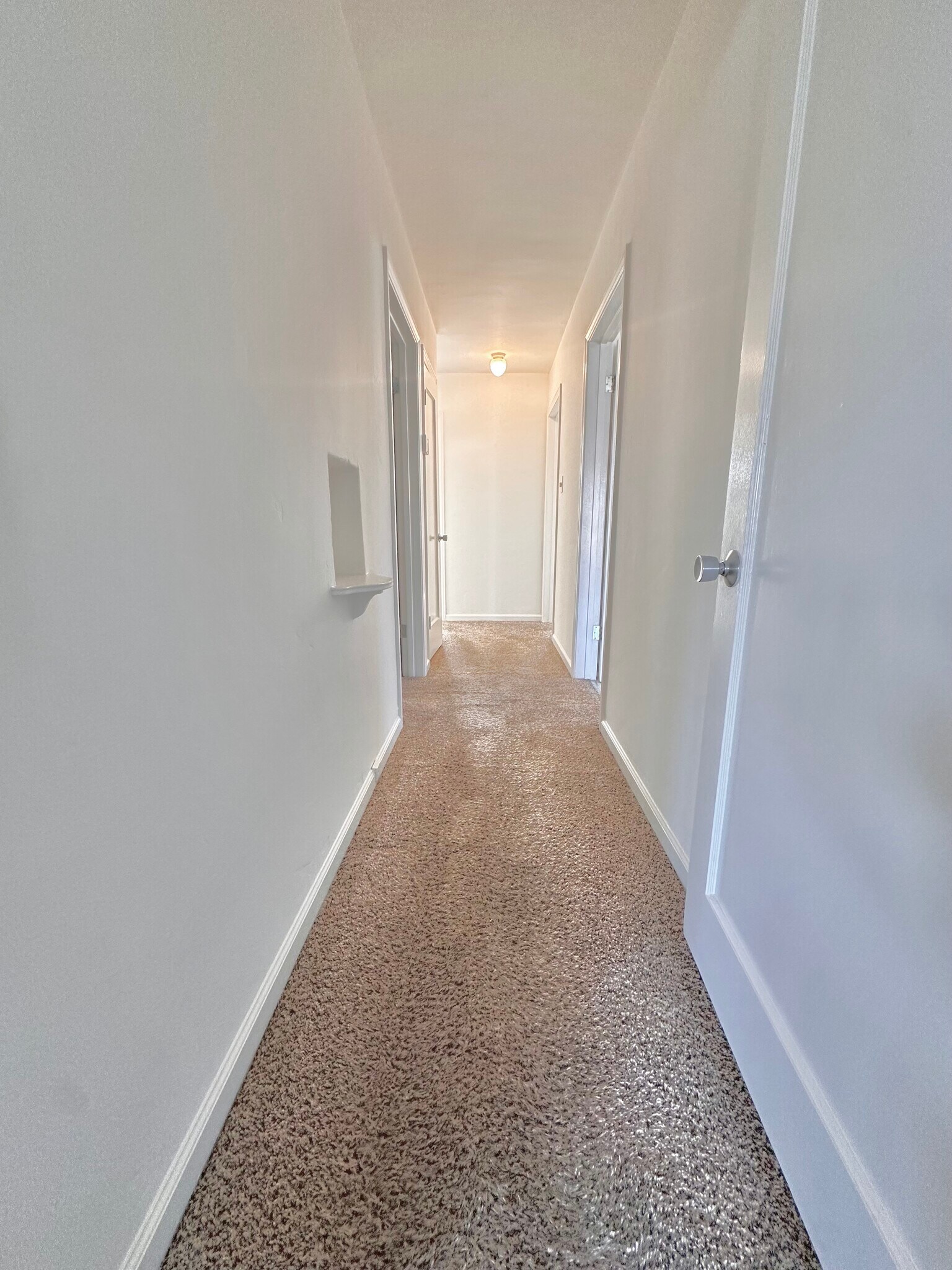 Building Photo - 82 E Rosemary Ln