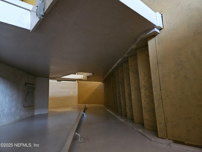 Building Photo - 1200 Bretta St
