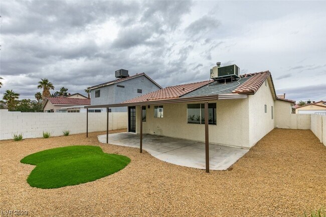 Building Photo - 598 Jackson Dr