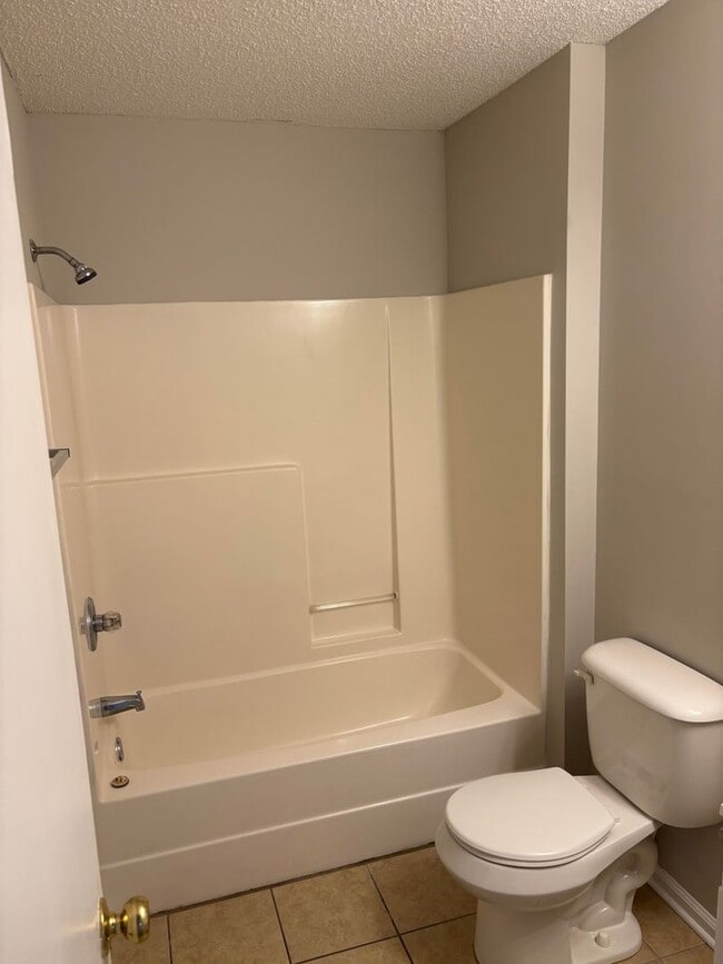 Building Photo - 2-Bedroom, 2-Bathroom Condo with Balcony, ...