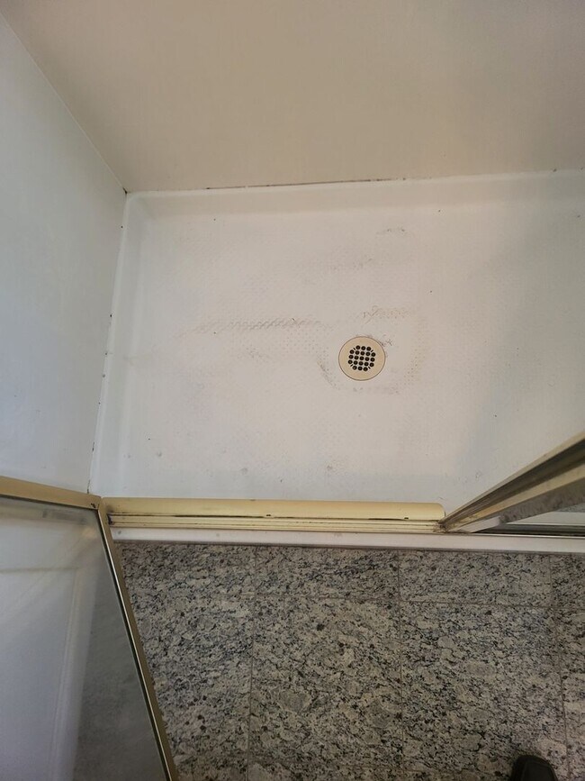 Building Photo - 5049 Pine Lake Ct