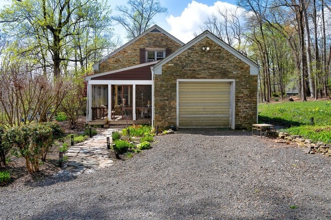 Building Photo - 223 Lambertville Headquarters Rd