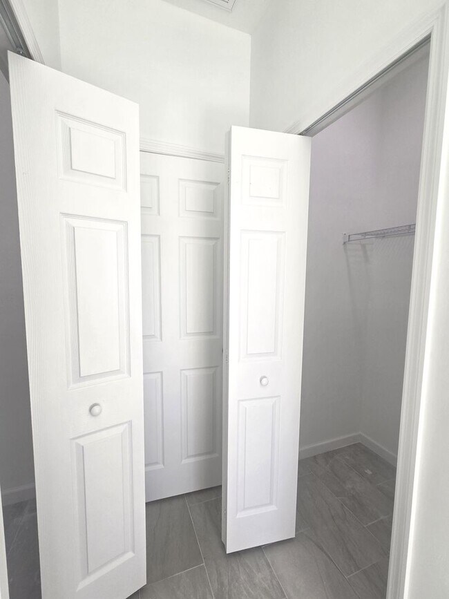 Building Photo - Brand New 4/2/2- South Lehigh Acres