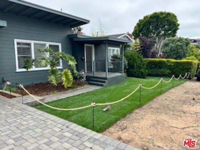 Building Photo - 620 25th St