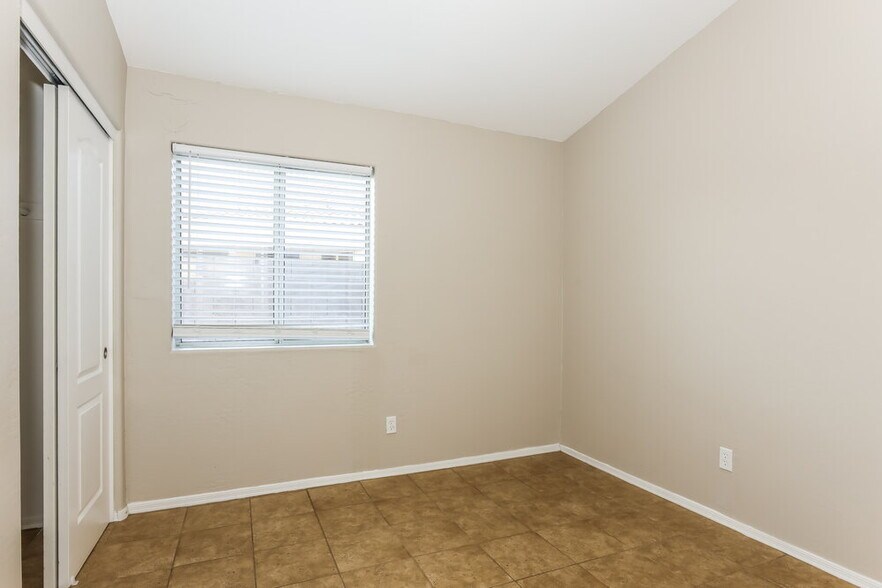 Building Photo - 1921 E Buffalo St