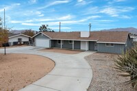 Building Photo - Available Now – 4 Bed, 3 Bath Home in Appl...
