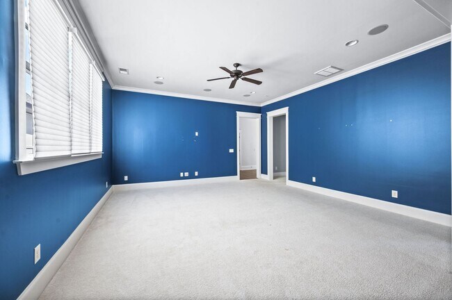 Building Photo - 1735 Hillmont Dr