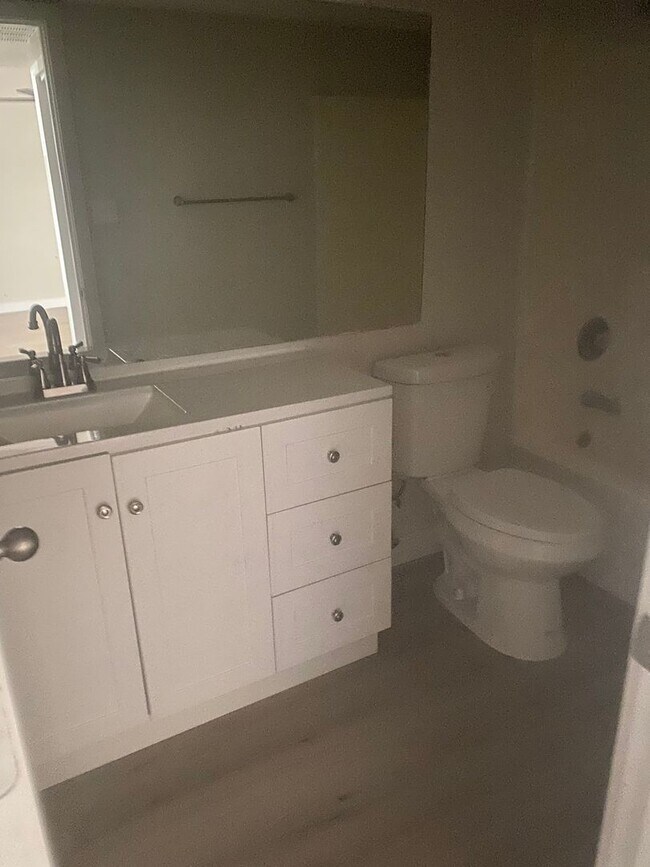 Building Photo - Newly Remodeled 2 bed 2 bath Town-homes in Central Phoenix!! Gated and Pool *** Move-in Special! ...
