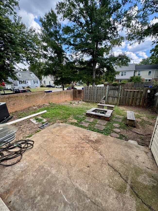 Building Photo - 5035 Berwyn Rd