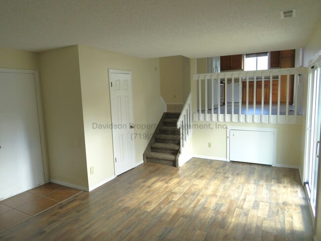 Building Photo - 1469 Canoe Creek Dr N