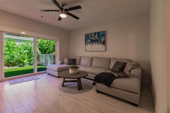 Building Photo - 117 Ocean Key Way