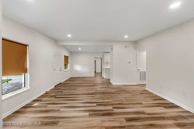 Building Photo - 34 W Azalea Cir