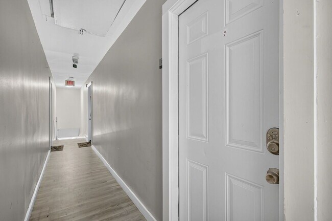 Building Photo - Charming 1 bed/1 bath Lake Worth Beach Rental