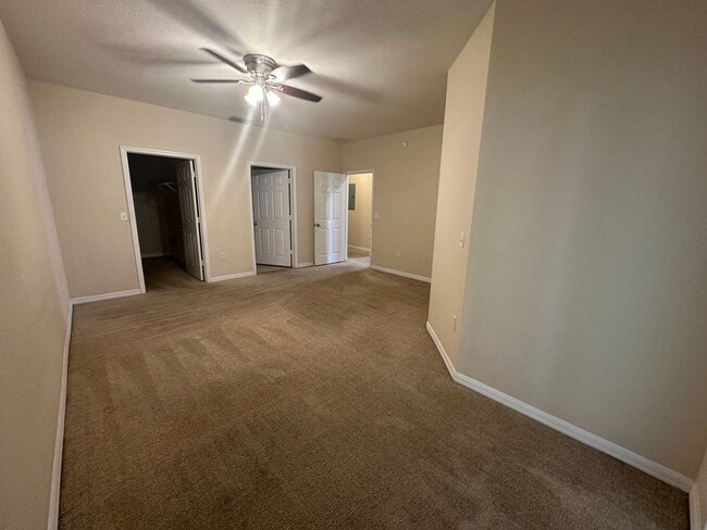 Building Photo - 4/2/2 Beautiful Condo