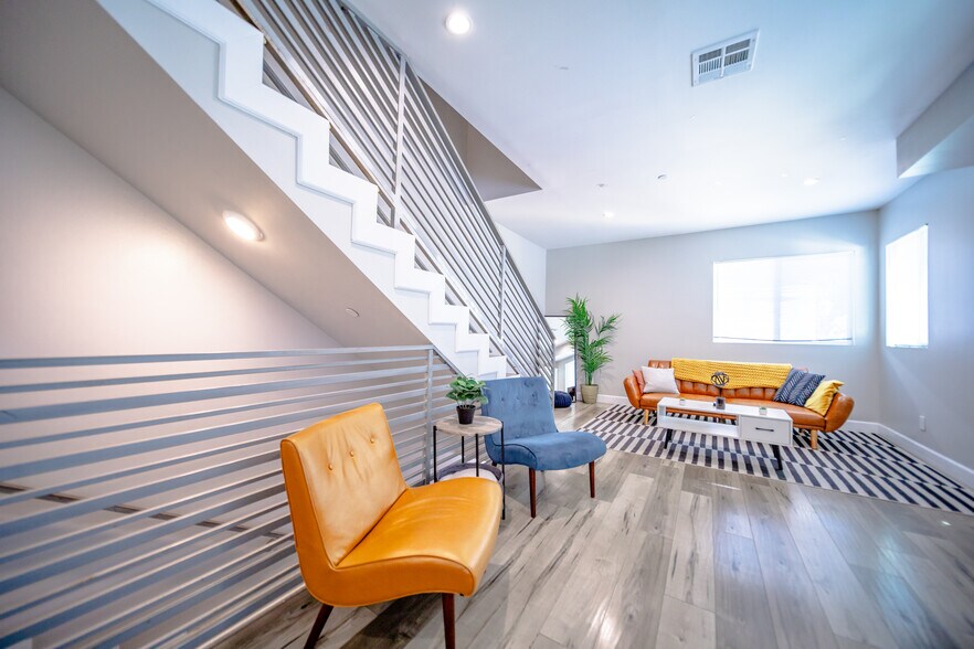 Building Photo - 3415 Edgehill Dr