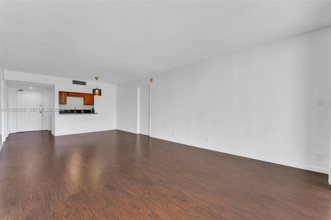 Building Photo - 230 Lakeview Dr