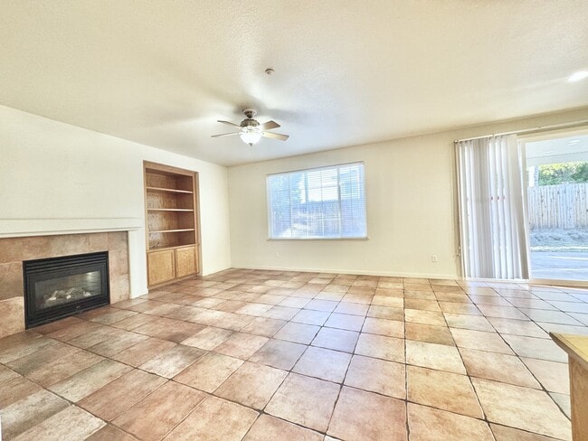 Building Photo - 1207 Silverton Way