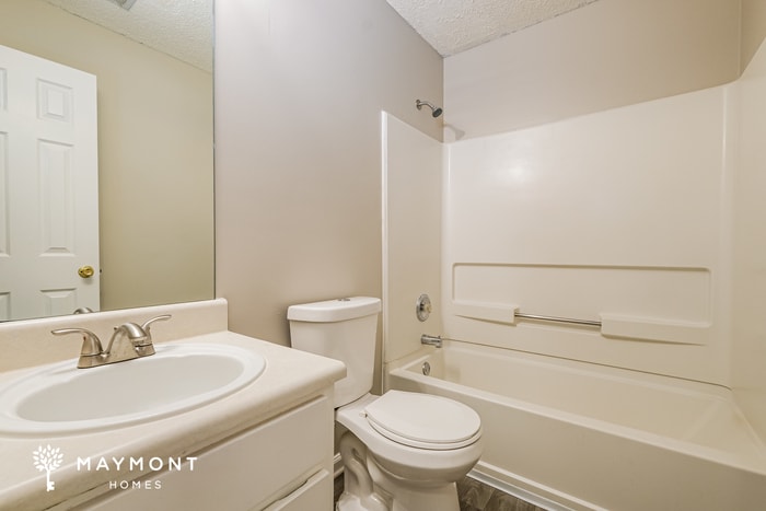 Building Photo - 1045 Meadow Glen Cir