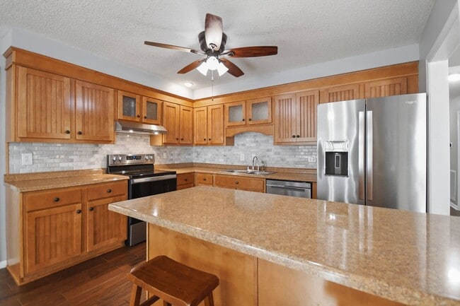 Building Photo - 3515 Clearwater Dr