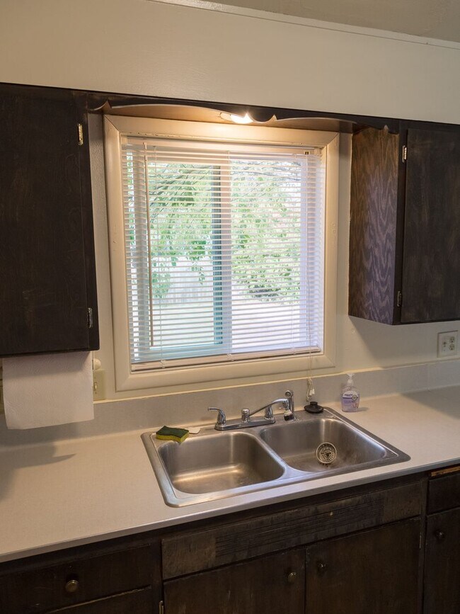 Building Photo - 1930 NW Kings Blvd