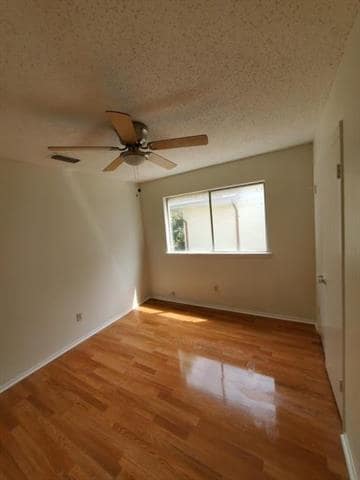 Building Photo - 2210 Greenvalley Dr