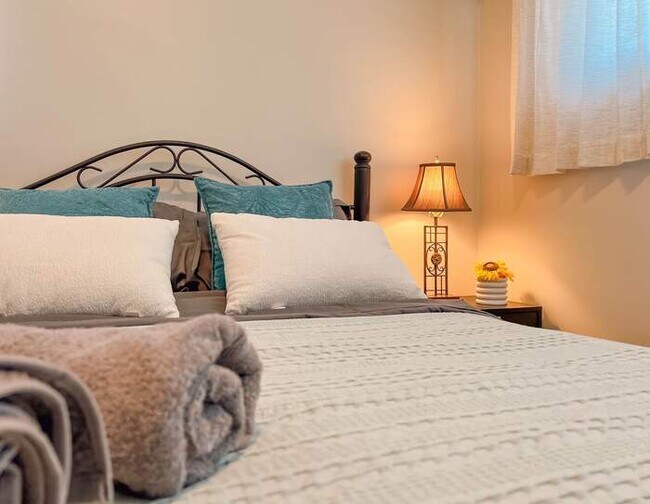 Building Photo - Cozy 2BR Home with Bright Interior & Relaxing Patio