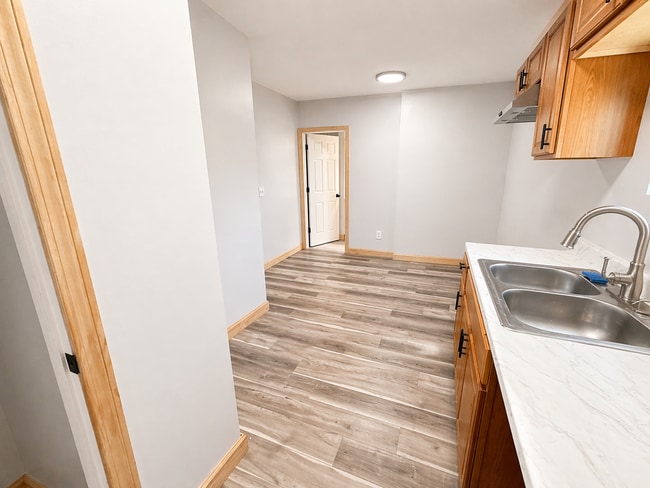 Building Photo - Updated 3 Bedroom Home Near Westgate Park with Modern Finishes [FREE $500 MOVE IN DISCOUNT]