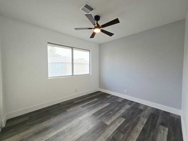 Building Photo - 1833 Plum Ct