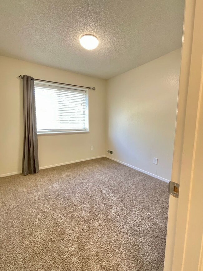 Building Photo - Northgate Village -  3 bedroom, 2.5 bath Townhouse!