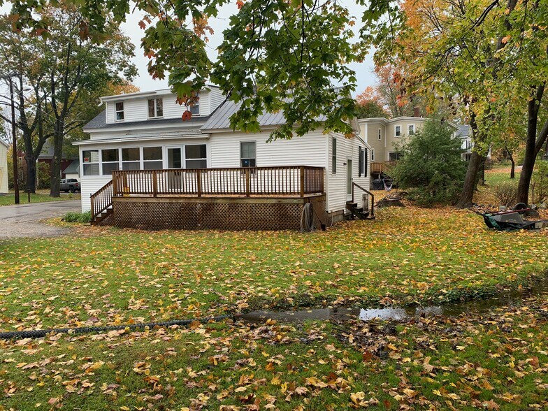 Primary Photo - 8 River St