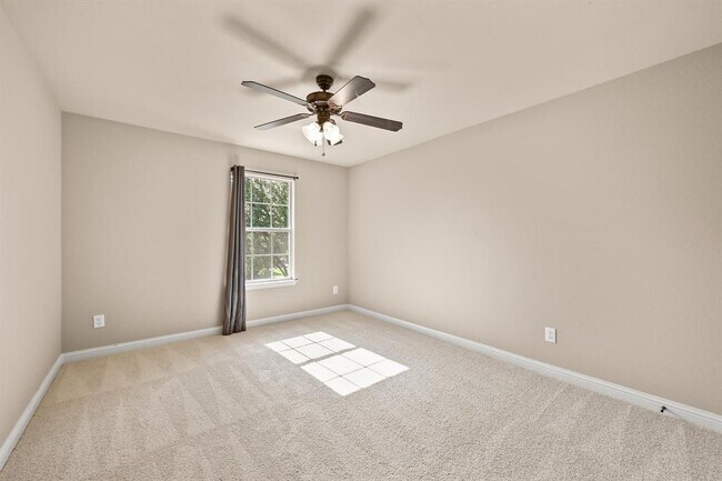 Building Photo - 808 Middle Creek Dr