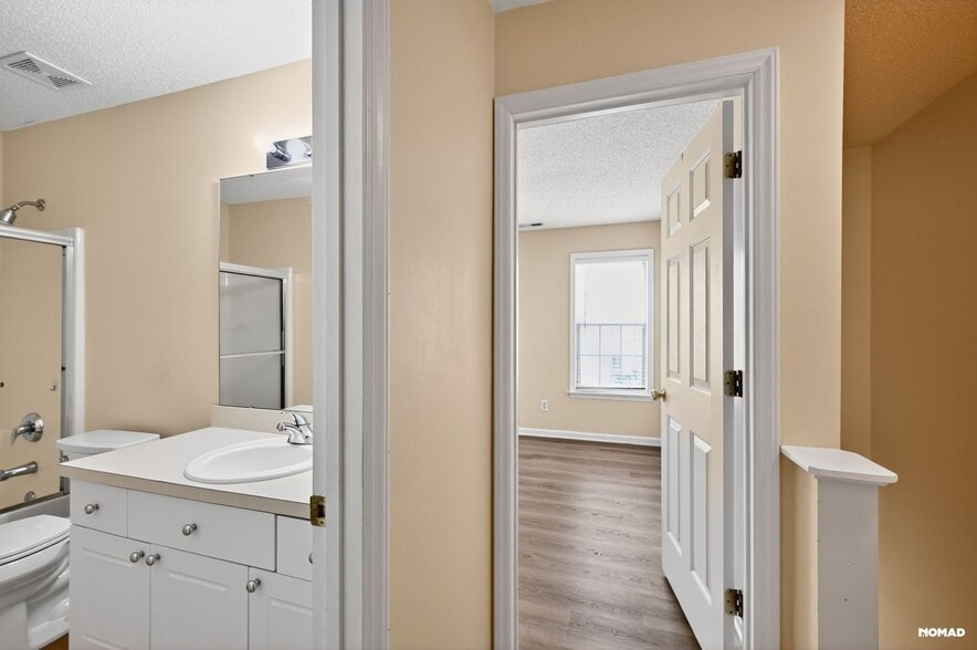 Building Photo - 2505 Bay Harbor Dr