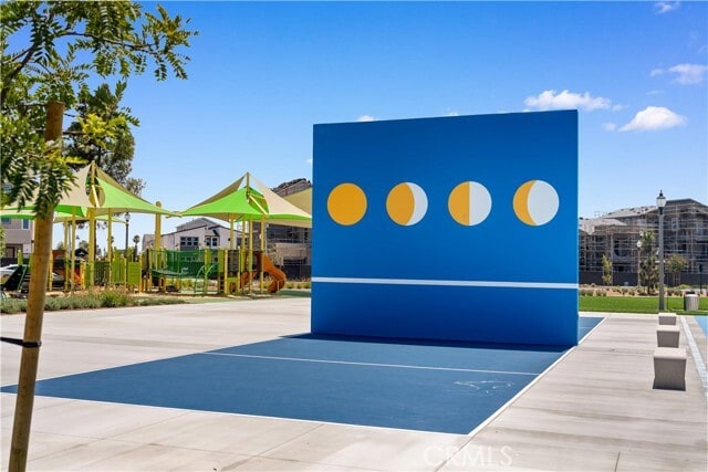 Building Photo - 297 Shoveler