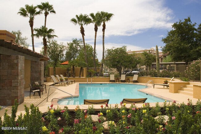 Building Photo - 6651 N Campbell Ave