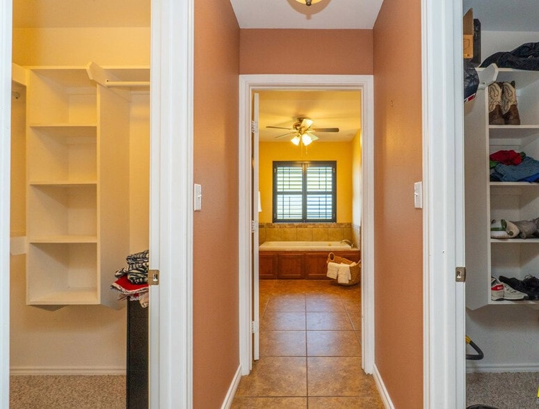 Building Photo - 6013 Stratford Ave