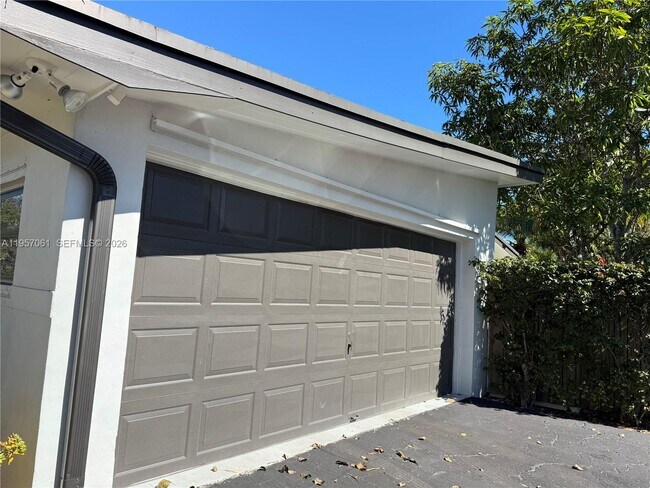 Building Photo - 13451 SW 74th Ave