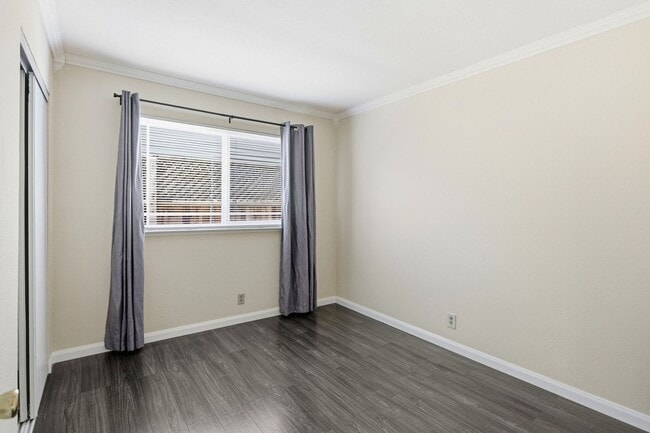 Building Photo - 663 Albion Dr