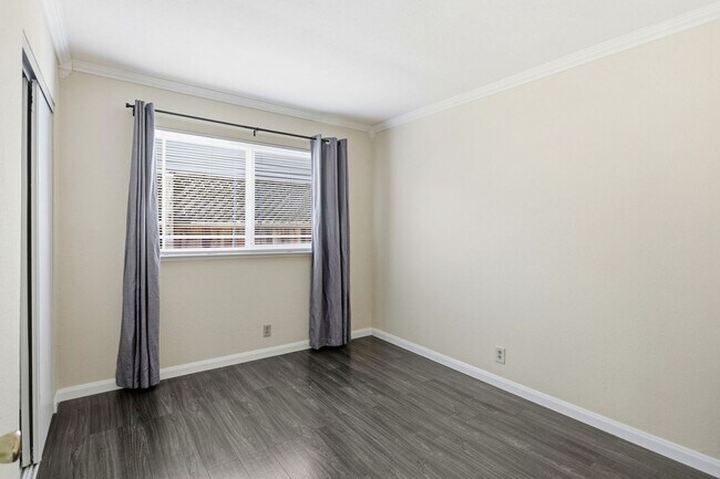 Building Photo - Wow! What a Great Home! Available Now!