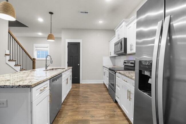 Building Photo - 515 Somerset Ln