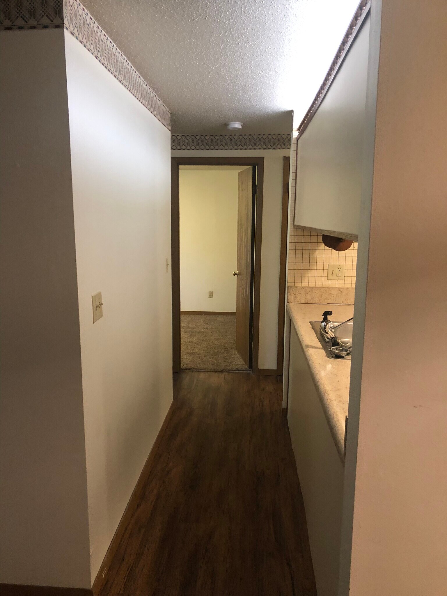 Building Photo - 906 Benton Dr