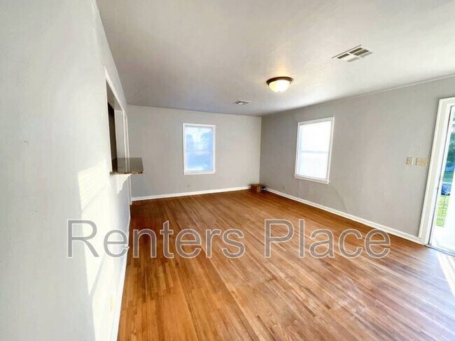 Building Photo - 1208 S Erie Ave