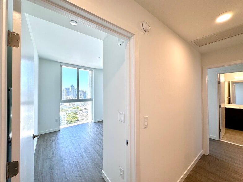 Building Photo - 133 NE 24th St