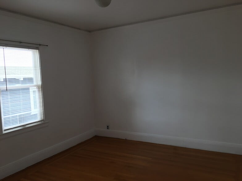 Building Photo - 918 Ramona Ave