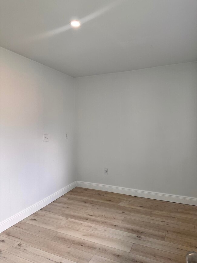 Building Photo - 11898 Cove Pl