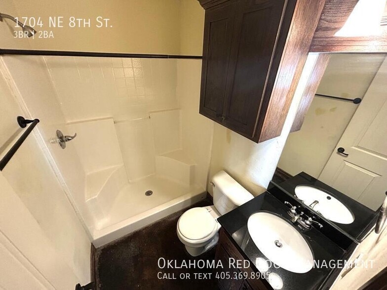 Building Photo - 1704 NE 8th St