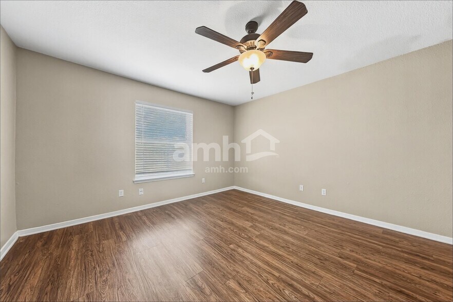 Building Photo - 1325 Misty Dr