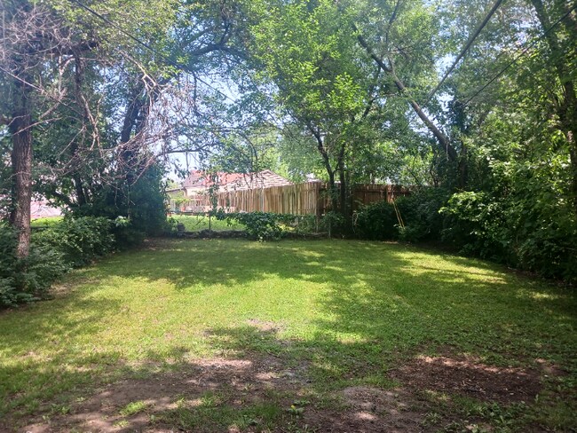 Building Photo - 5014 Vista St