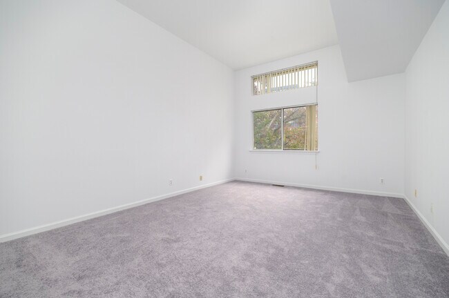 Building Photo - 170 Forest St